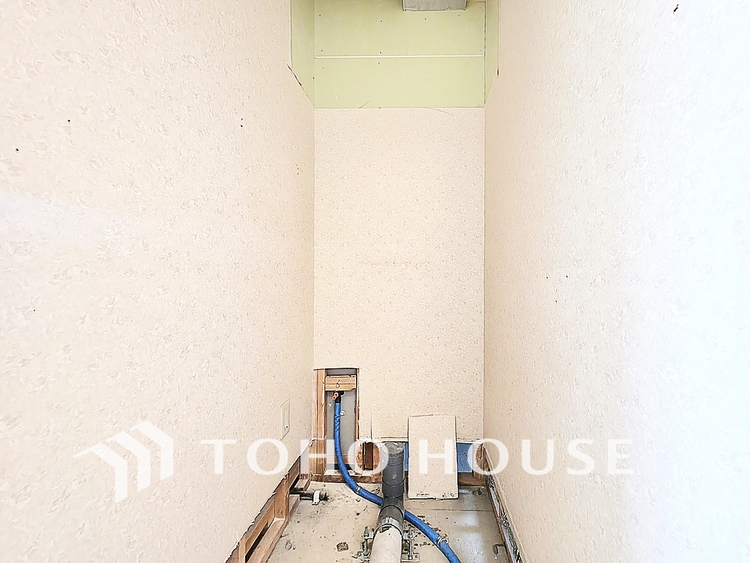 トイレ 清潔でプライベートな時間を守る空間。最新の機能と静謐なデザインが、訪れる人に心地よい安心感を与えます。