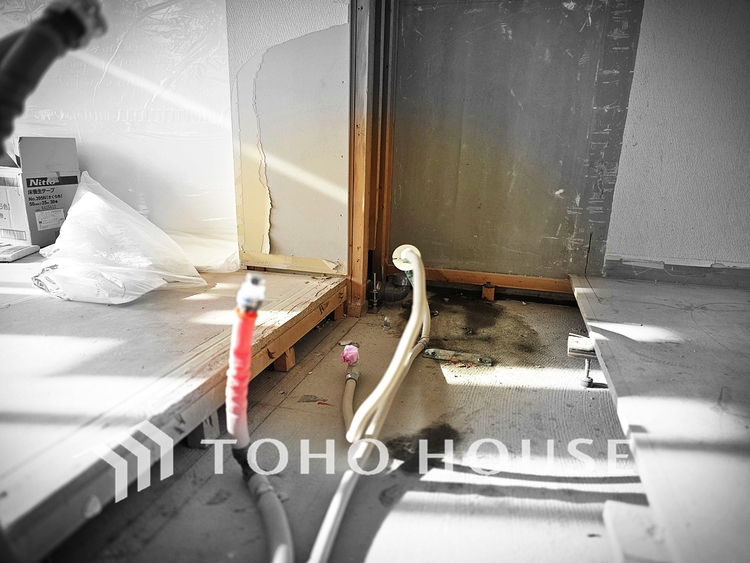 洗面 このお家で始まる毎日は、きっとご家族にとってかけがえのない大切現在リフォーム中。新しく生まれ変わる室内は、快適な暮らしを彩な時間になります。明るく温かい空間で、たくさんの思い出を作っていってください。