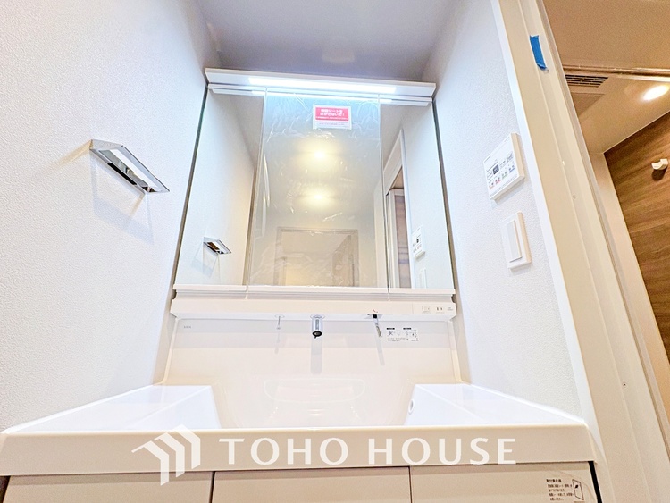 洗面 このお家で始まる毎日は、きっとご家族にとってかけがえのない大切現在リフォーム中。新しく生まれ変わる室内は、快適な暮らしを彩な時間になります。明るく温かい空間で、たくさんの思い出を作っていってください。