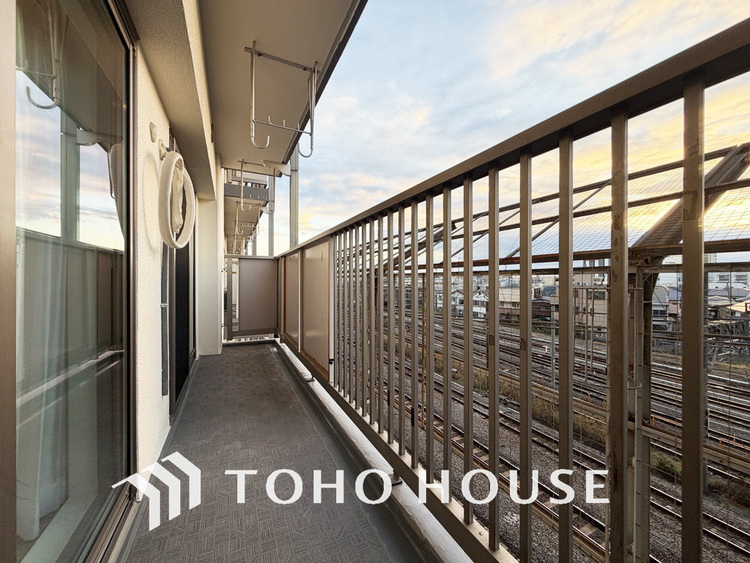 バルコニー 陽当たり良好なバルコニー