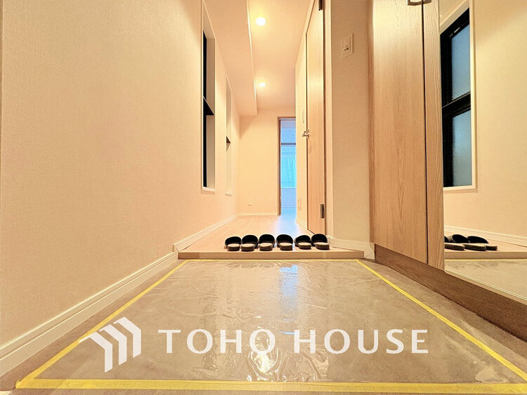 玄関 落ち着いた雰囲気の玄関、家族の帰りを暖かく迎えてくれます