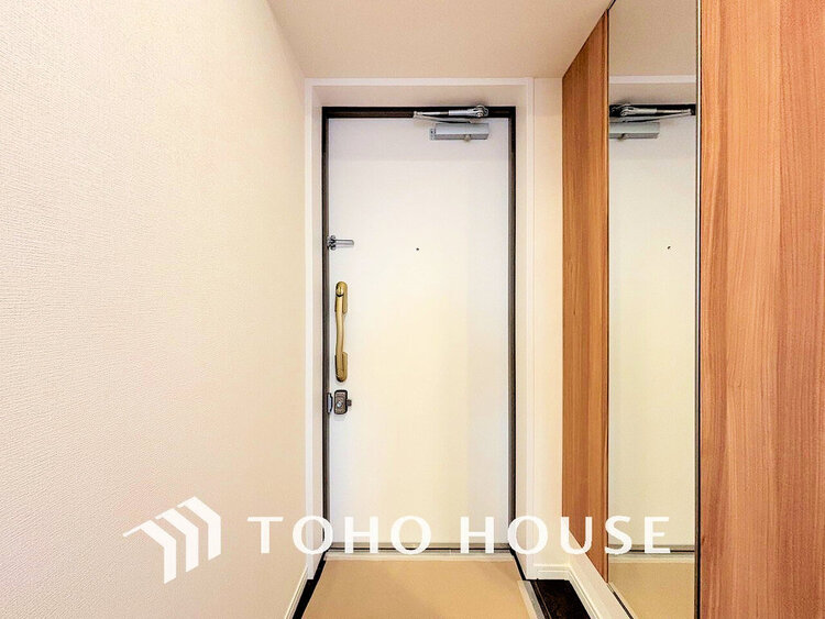 玄関 落ち着いた雰囲気の玄関、家族の帰りを暖かく迎えてくれます