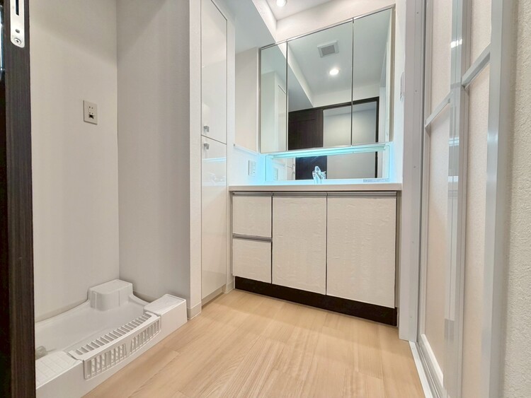 その他 十分な広さの脱衣所。