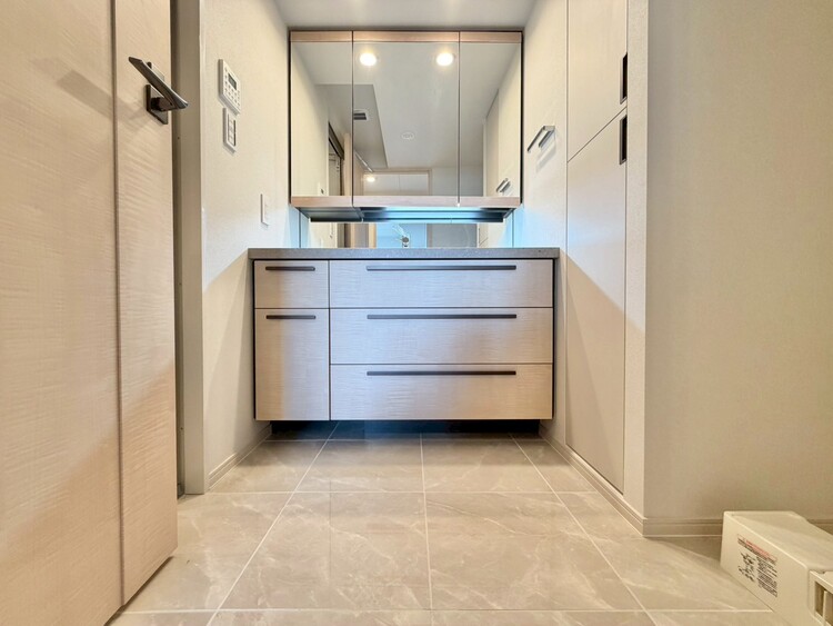 その他 十分な広さの脱衣所。