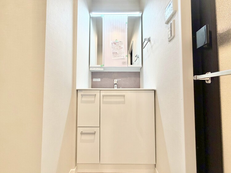 洗面 清潔感を感じられる洗面化粧台。