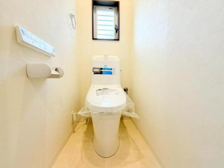 トイレ 【トイレ】ウォシュレット、保温機能付き便座など充実の設備です　お掃除がしやすくストレスフリー！！ 