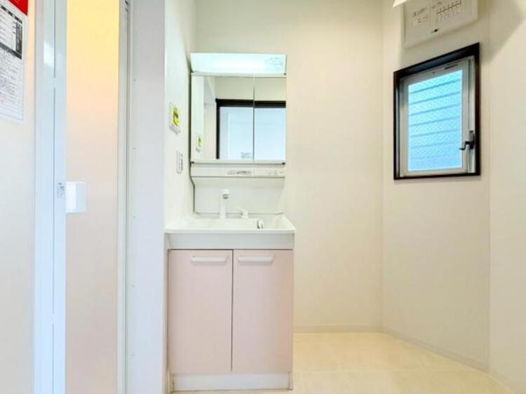 洗面 【洗面・脱衣所】普段は人目につかないスペースにもこだわりを。つくり手の気持ちを『心』がつたわります。 