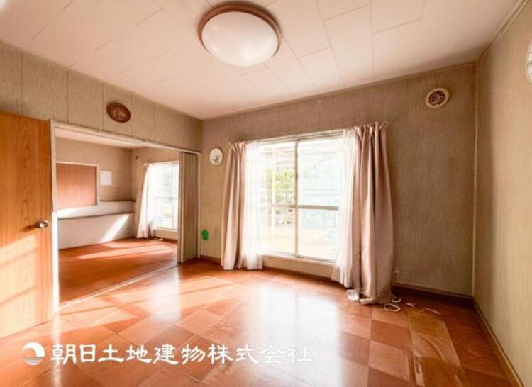 居間 本画像は入居者様の家具をCGで消した画像であり、現況と異なる可能性がございます。尚、本画像はCGで作成しており、実際に現地に家具は置かれておりません。また、価格に家具は含まれておりません。