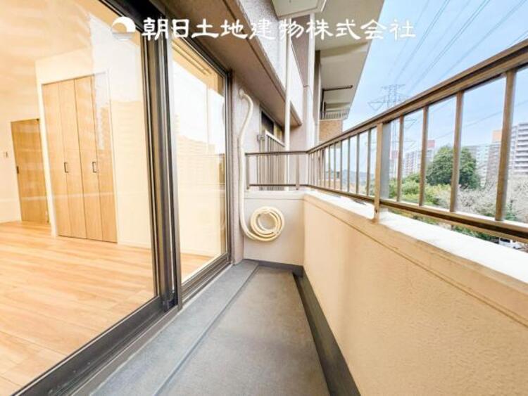 バルコニー 太陽に愛された家。陽当り・通風に優れた魅力的で快適さを追求した住宅です。