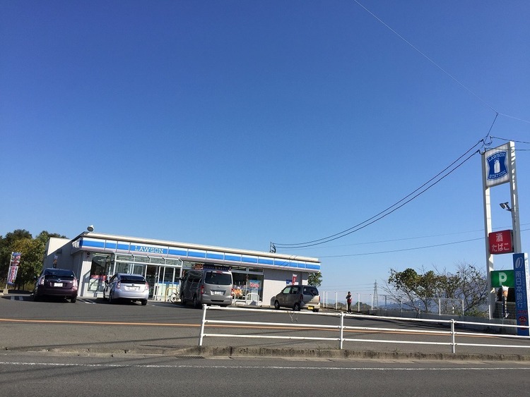 周辺 【ローソン 鹿児島武岡5丁目店】飲食品、日用品を取扱うコンビニエンスストアー 徒歩 約8分（約640m）