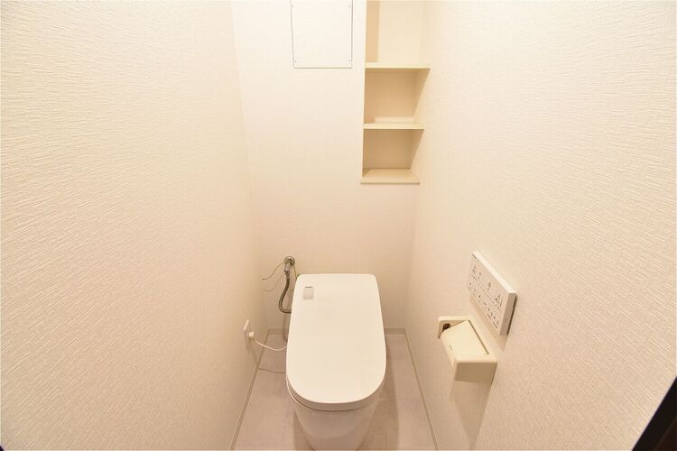 その他 快適な温水洗浄便座付きトイレです。