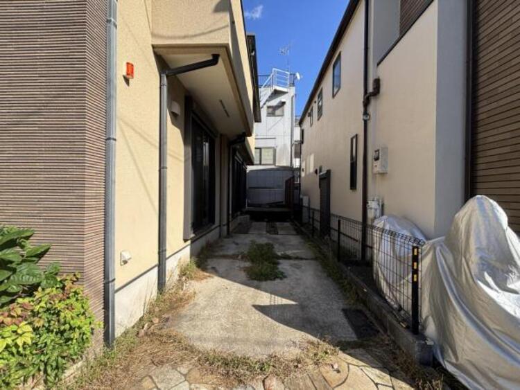 駐車場 ●〇駐車スペースは２台分をご用意しました。三ツ境駅までのアクセスは平坦で良好♪車を利用するご家庭も、電車通勤のご家庭も大満足〜只今リフォーム中♪令和８年１月完成予定〜☆〇●