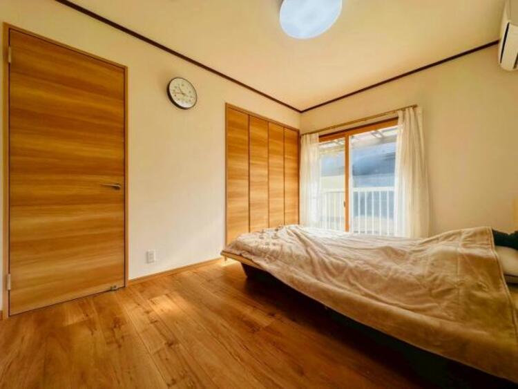 内装 大きな窓からたっぷりの気持ち良い朝日を受けられます