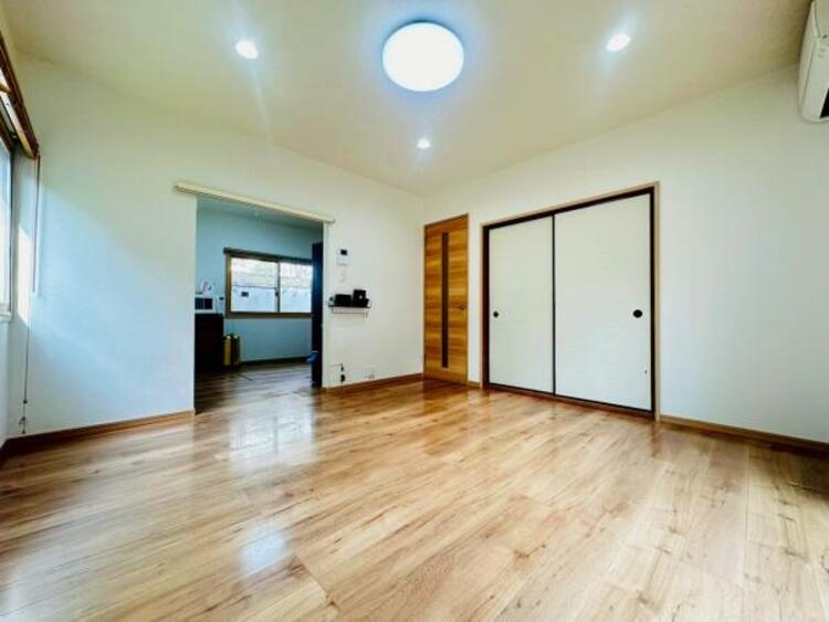 居間 明るいリビングには自然と家族が集まりますね