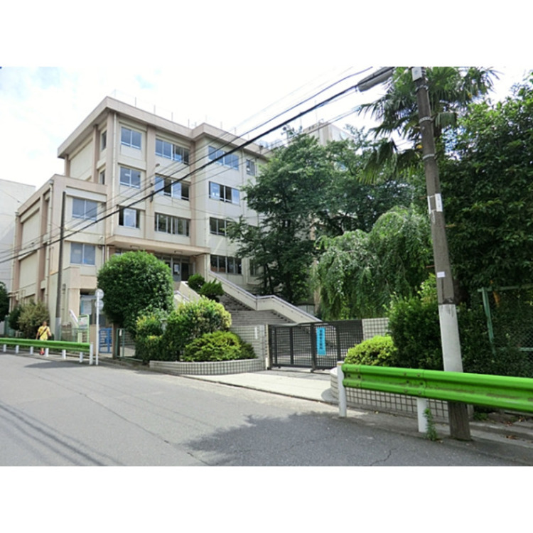 周辺 練馬区立大泉小学校(約350m)