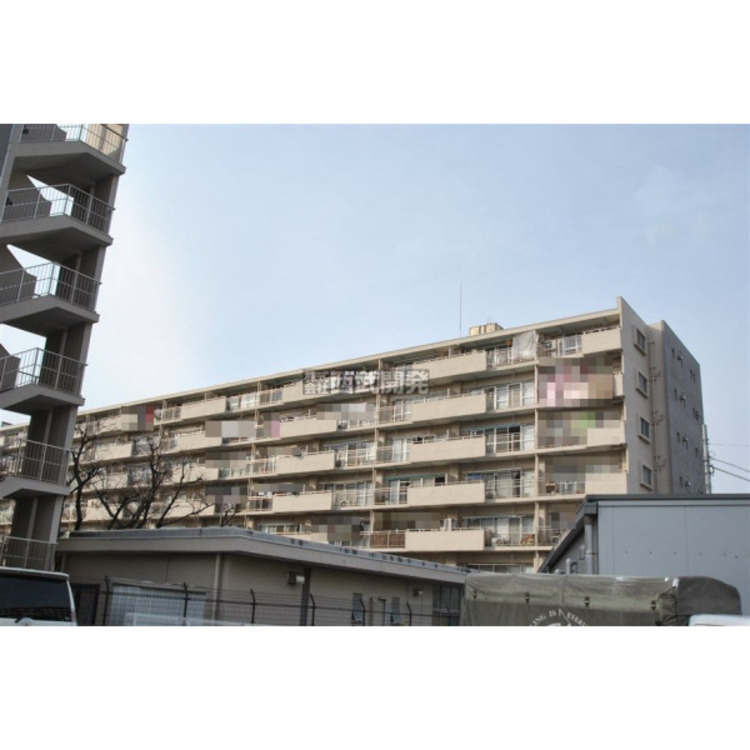 外観 4階南向きで陽当たりの良いマンションです。ご見学予約受け付けております。