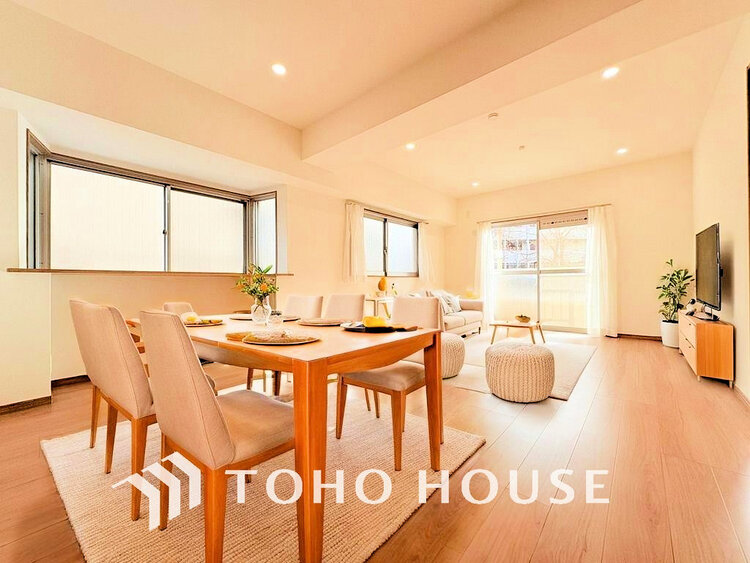 内装 広がりのある住空間、家族が集まるリビング・ダイニング(家具は全てCGです)