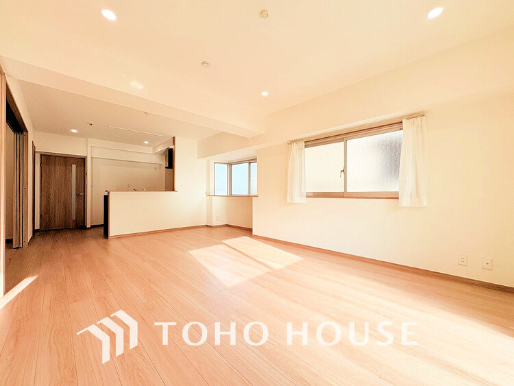 内装 家族みんなが爽やかに過ごせるように、光をたっぷり取り込んだLDK