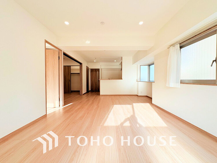 内装 上質な時間を育む暮らしのメインステージ。寛ぎとコミュニケーションを育む居心地のよい場所