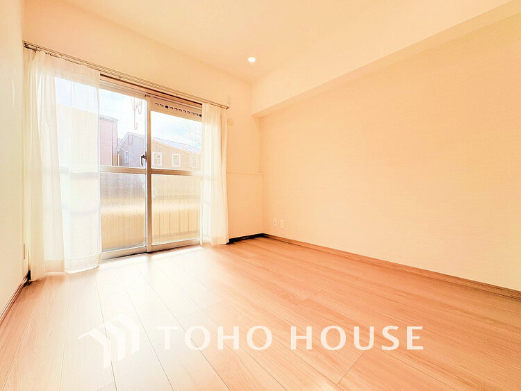 内装 採光もある洋室は、くつろぎのひと時を過ごすのにぴったり