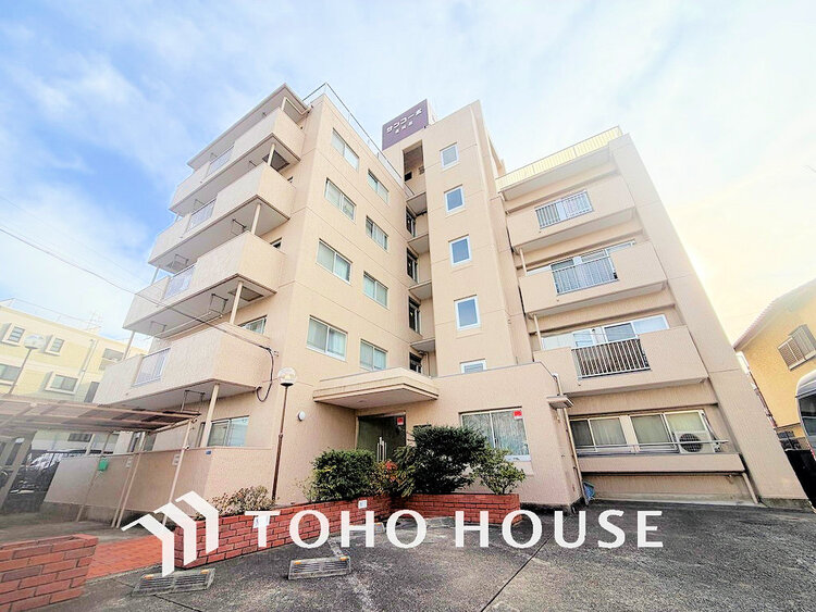 外観 〜「久地」駅徒歩3分の好立地〜南西向き角部屋のため陽当たり・通風良好〜