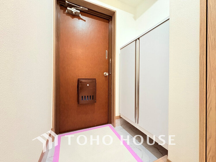 玄関 落ち着いた雰囲気の玄関、家族の帰りを暖かく迎えてくれます