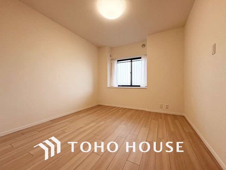 内装 採光もある洋室は、くつろぎのひと時を過ごすのにぴったり