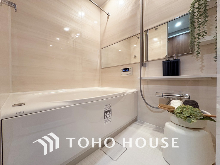 風呂 一日の疲れを癒すバスルームは、心地よいリラックスを叶える清潔感溢れる空間