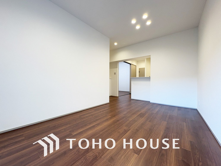 内装 広がりのある住空間、家族が集まるリビング・ダイニング