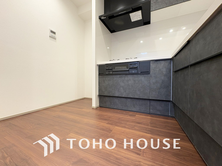 キッチン シンプルな部屋の雰囲気に溶け合うナチュラルキッチン