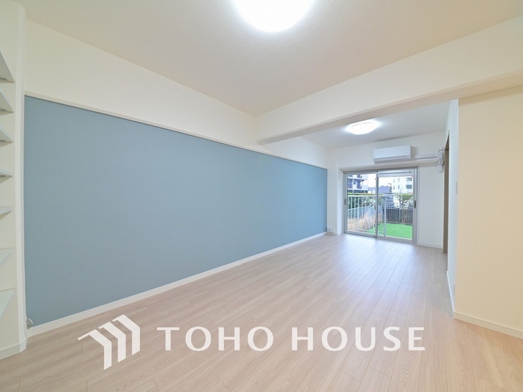 内装 広がりのある住空間、家族が集まるリビング・ダイニング