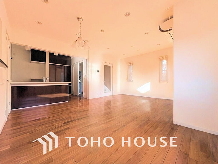 内装 家族みんなが爽やかに過ごせるように、光をたっぷり取り込んだLDK