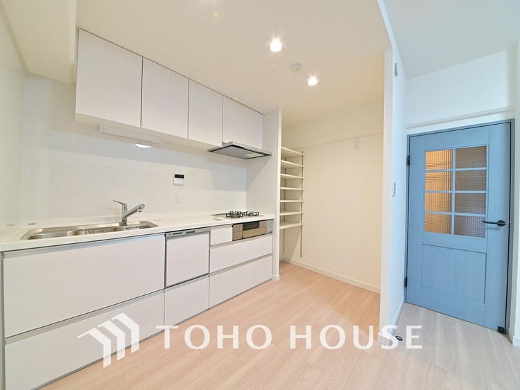 キッチン シンプルな部屋の雰囲気に溶け合うナチュラルキッチン