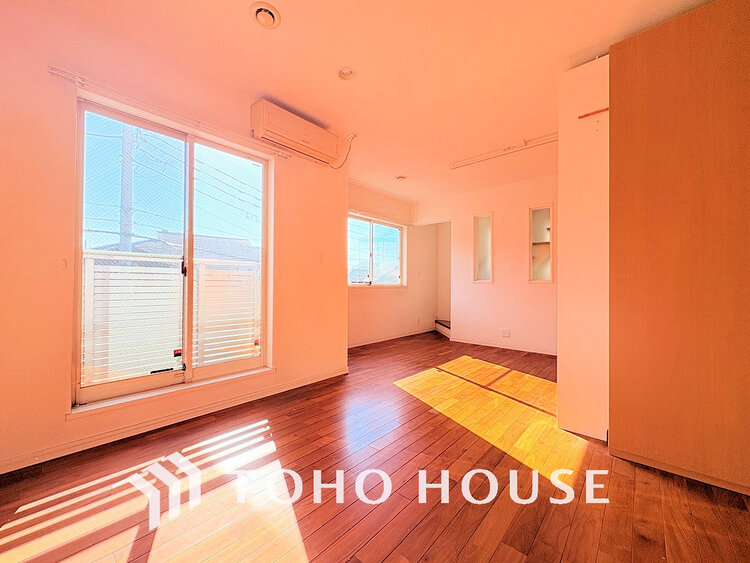 内装 採光もある洋室は、くつろぎのひと時を過ごすのにぴったり