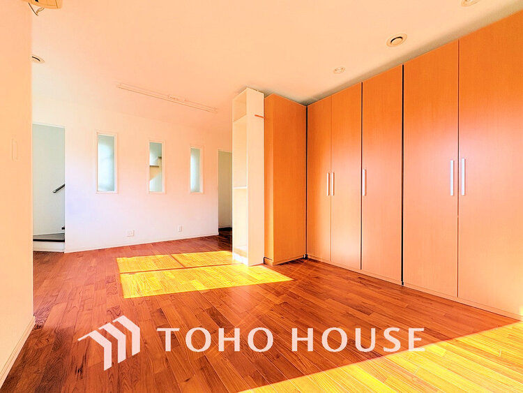 内装 シンプルですっきりとした室内は飽きのこない居心地の良い雰囲気