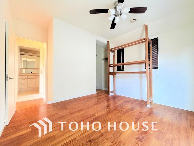 内装 家具の配置のし易い室内です。趣味の部屋としても充分な広さです