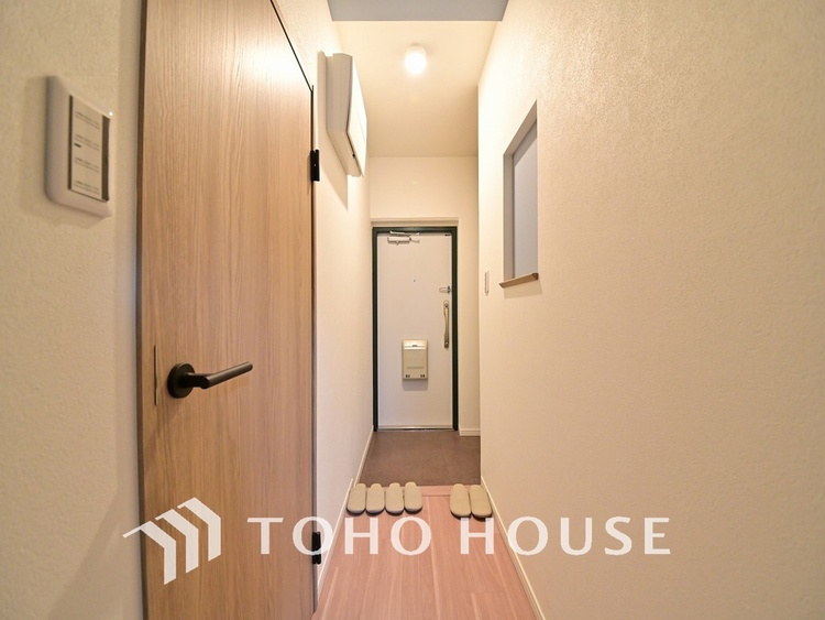 玄関 飾り過ぎないシンプルな内装の玄関