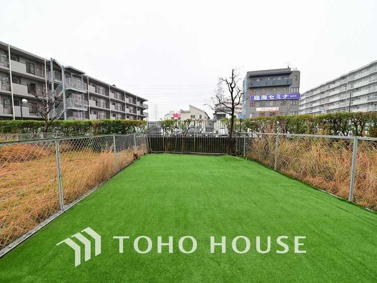 その他 陽当たりの良いお庭はガーデニングなど、ご家族の楽しめる場所の一つに