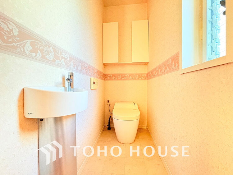 トイレ 白いクロスにより清潔感のあるトイレ