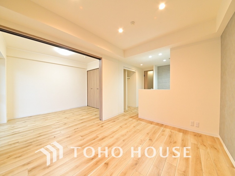 内装 広がりのある住空間、家族が集まるリビング・ダイニング