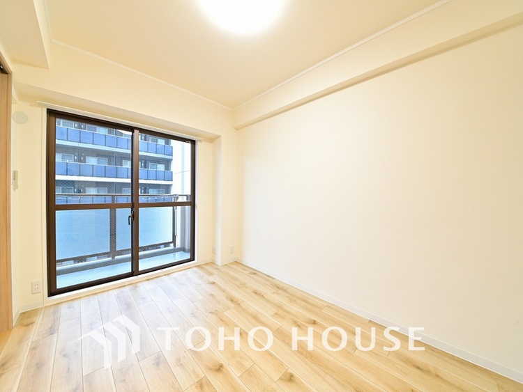 内装 採光もある洋室は、くつろぎのひと時を過ごすのにぴったり