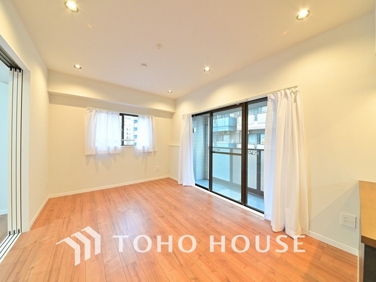 内装 広がりのある住空間、家族が集まるリビング・ダイニング