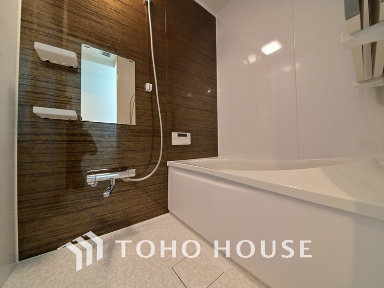 風呂 一日の疲れを癒すバスルームは、心地よいリラックスを叶える清潔感溢れる空間