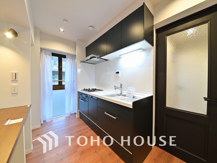 キッチン シンプルな部屋の雰囲気に溶け合うナチュラルキッチン