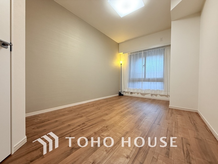 内装 採光もある洋室は、くつろぎのひと時を過ごすのにぴったり