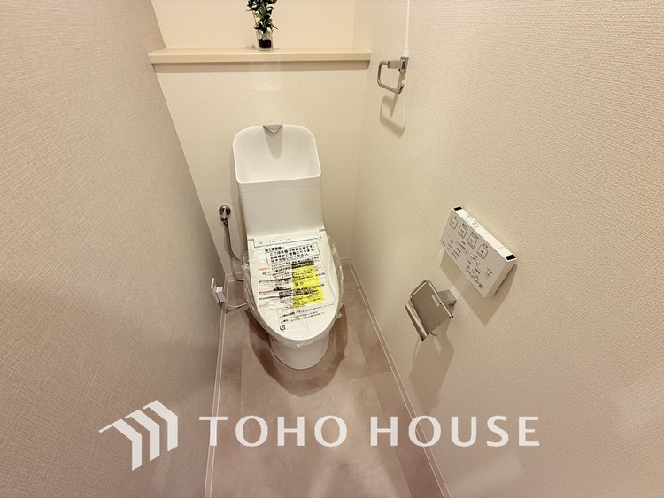 トイレ 清潔な洗浄機能付温水シャワートイレ