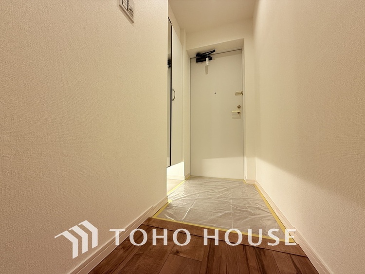 玄関 飾り過ぎないシンプルな内装の玄関