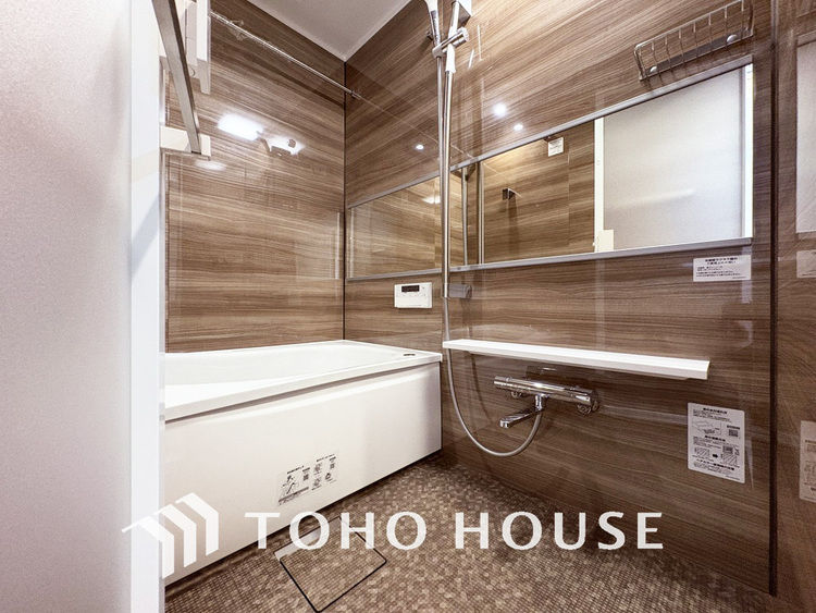 風呂 一日の疲れを癒すバスルームは、心地よいリラックスを叶える清潔感溢れる空間