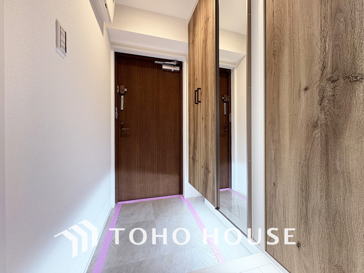 玄関 飾り過ぎないシンプルな内装の玄関