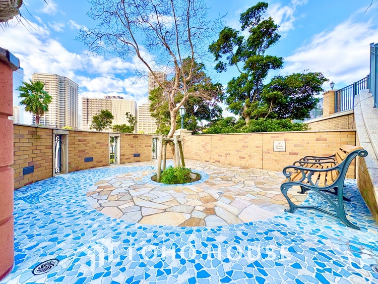 外観 明るく大きなリビングは、家族の安心と快適を育む空間。のびやかな広さが毎日の暮らしをより豊かに彩ります。